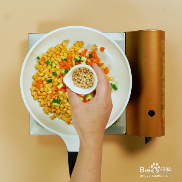 松仁玉米的做法