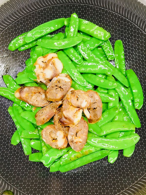 荷兰豆炒麻辣香肠