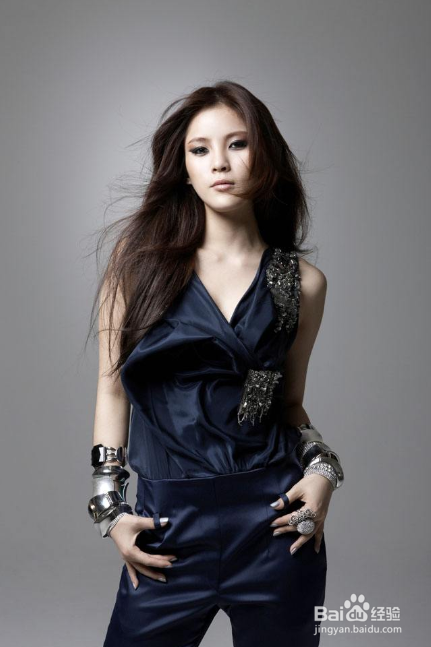 如何轻松搭配衣服颜色