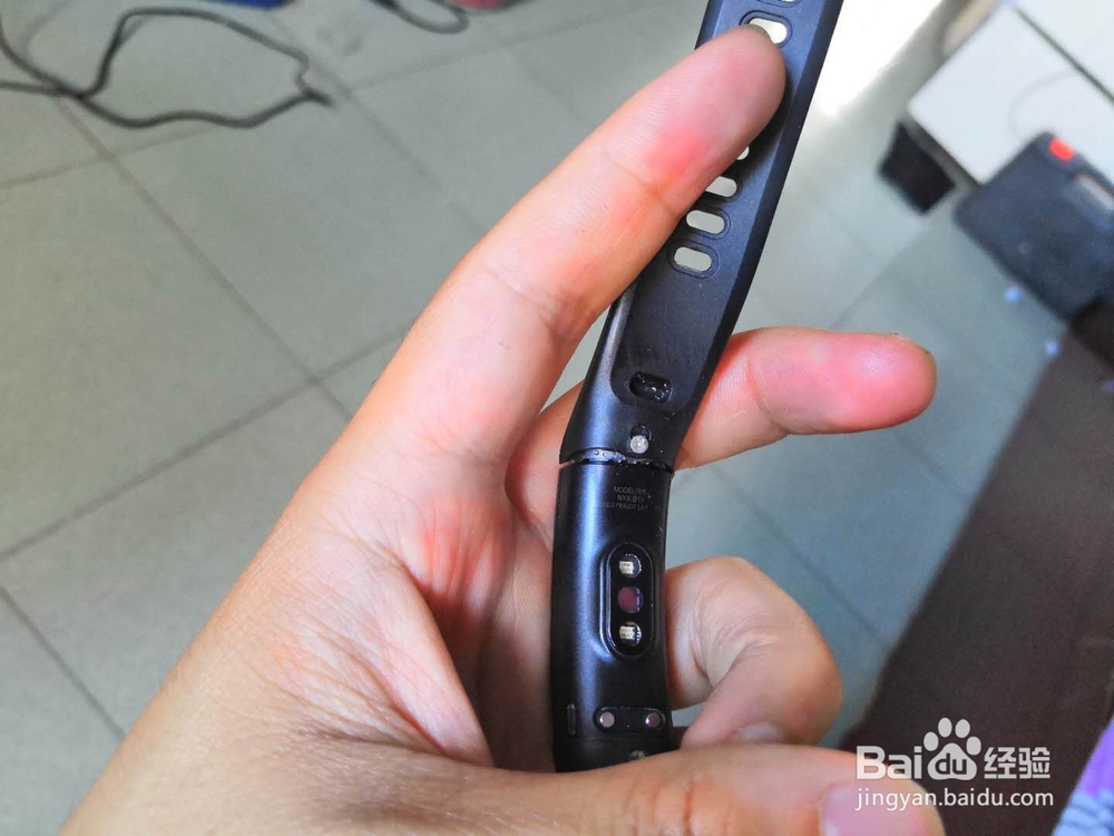 荣耀手环3表带脱落如何维修