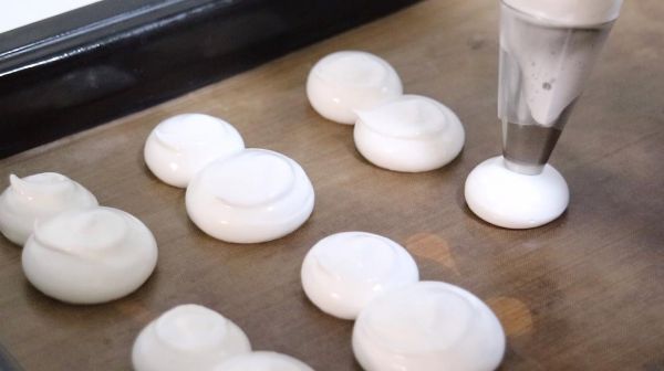 小雪人瑞士蛋白糖