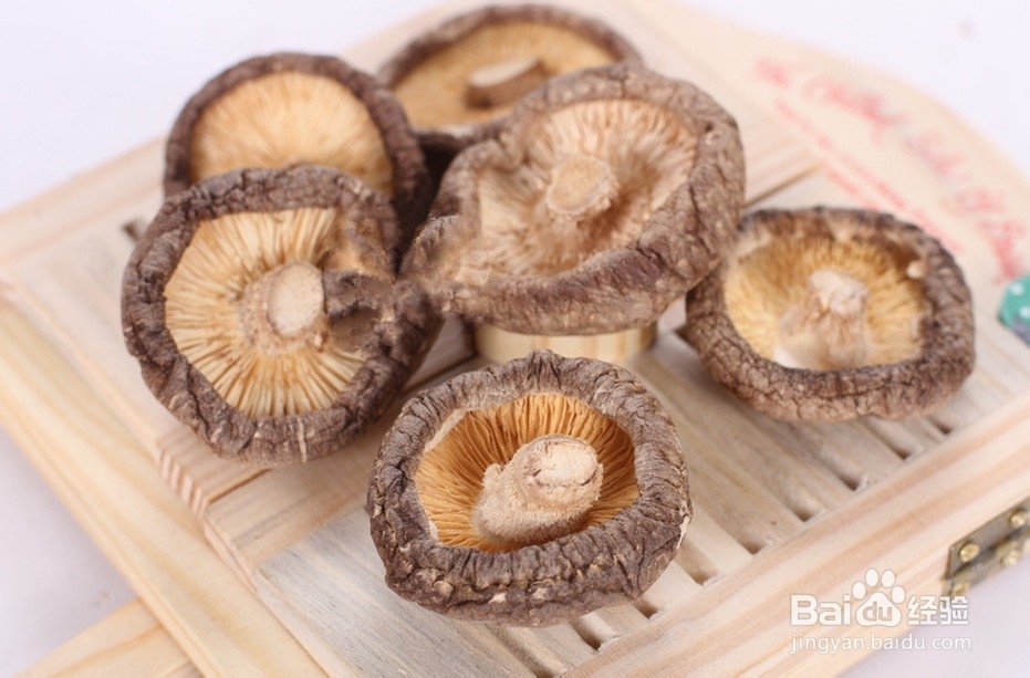 蔬菜和各种食材清洗和贮存的方法：[4]蘑菇类