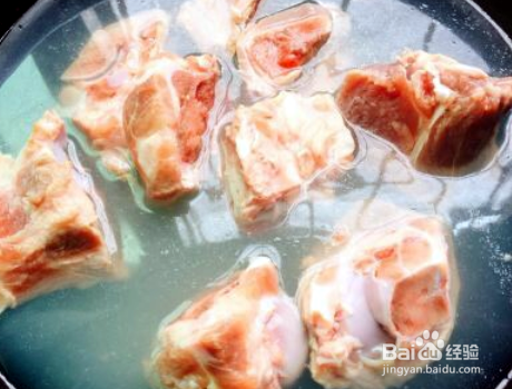 家庭自制白萝卜炖骨头汤