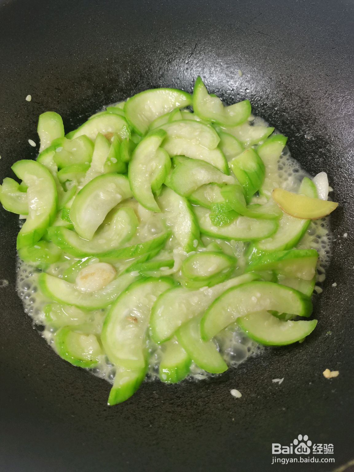丝瓜鸡蛋大虾面的做法