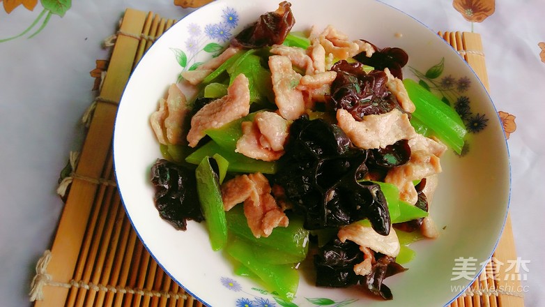 耳子莴笋炒肉片