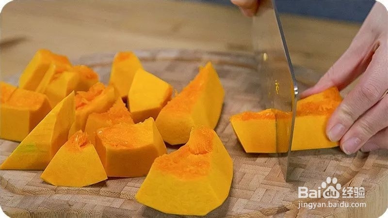 在家如何做好吃的南瓜豆沙糯米卷