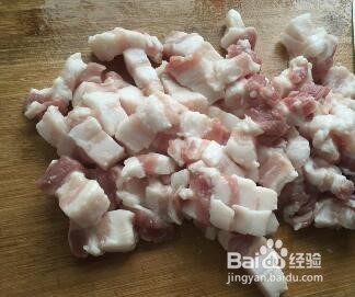 怎么做一道美味的五花肉丝炒四季豆？