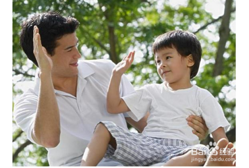 家长不愿听到孩子的缺点，总是要老师表扬怎么办