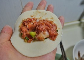 怎样制作酥脆鲜虾锅贴步骤