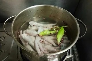 网红美食——酸辣柠檬鸡爪