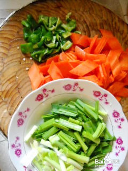 清爽香醇的腊皮肉炖胡萝卜怎么做呢