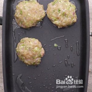 给小孩子馋哭了的西葫芦鸡胸肉饼