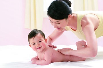 孩子容易生病怎么办－捏脊法给孩子保健