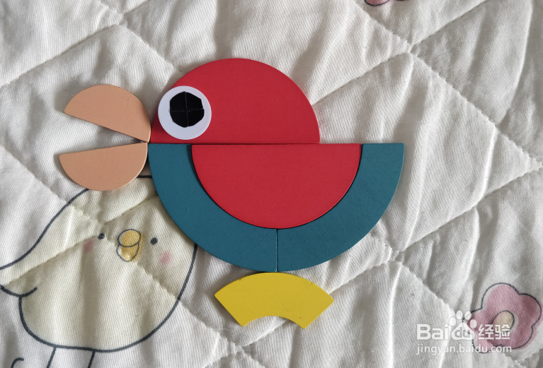 用幼儿积木怎么拼一只站着歌唱的鸟儿？