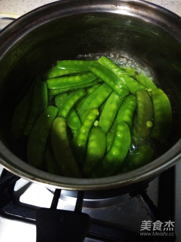 素炒荷兰豆的做法