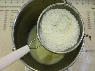 百变凯蒂猫甜甜圈怎么做？