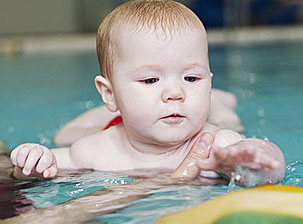 新生宝宝游泳的好处