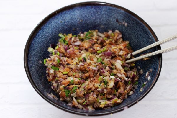 洋葱猪肉香菜发面馅饼