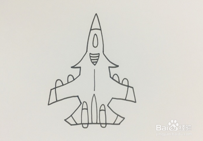 飞机的外形画完以后,再画出战斗机机身上面的细节