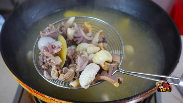 泡椒酸豆角炒鸡杂