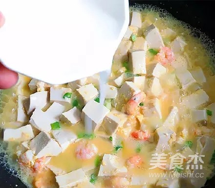 咸蛋黄虾仁豆腐