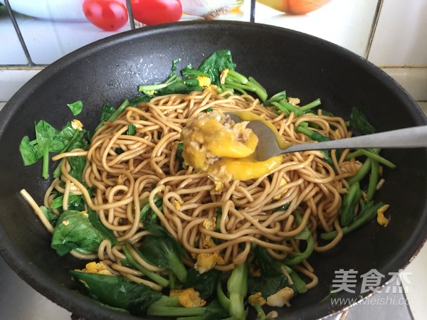 酱油炒面的做法