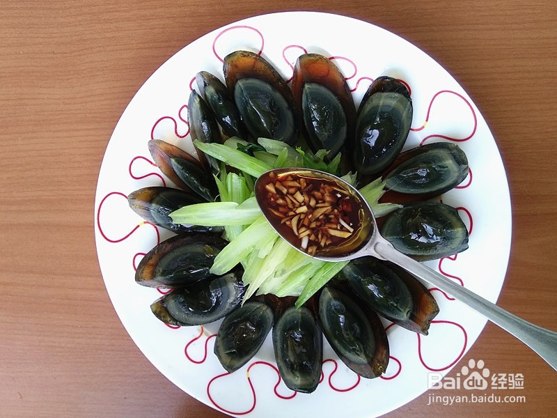 怎么做甜蒜汁拌芹菜皮蛋