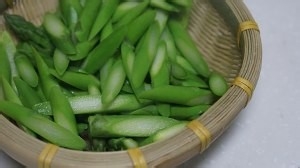 家常菜（虾仁鸡蛋芦笋）的做法