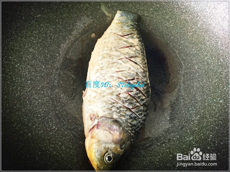 家常酸菜鲫鱼