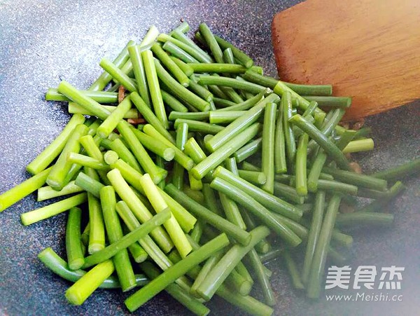 蒜苔炒肉的做法