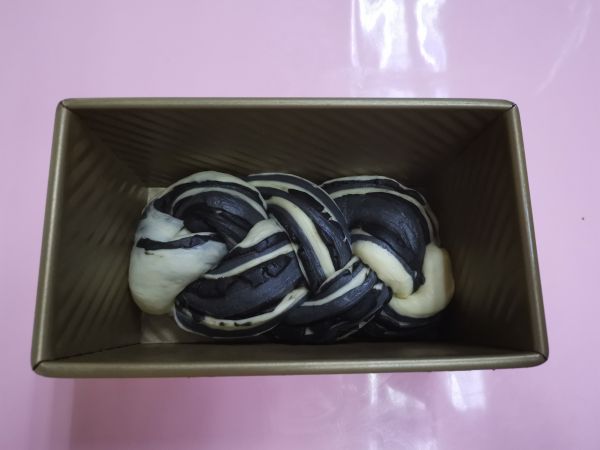 黑芝麻炼乳吐司