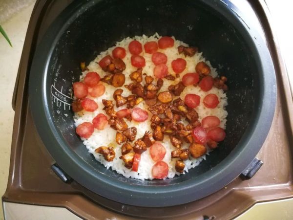 腊肠鸡腿煲仔饭