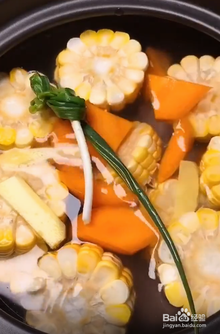 如何制作玉米排骨汤?