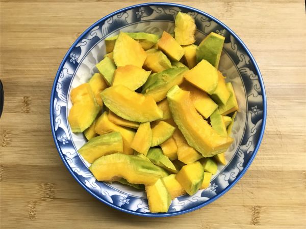 #令人羡慕的圣诞大餐#圣诞帽南瓜包