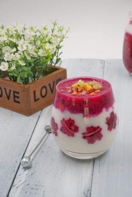 火龙果酸奶思慕雪