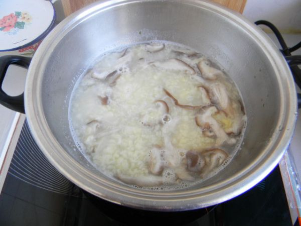 杂蔬鸡蛋疙瘩汤