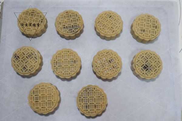 广式核桃枣泥月饼