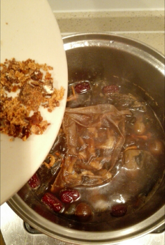 四物虫草乌鸡汤