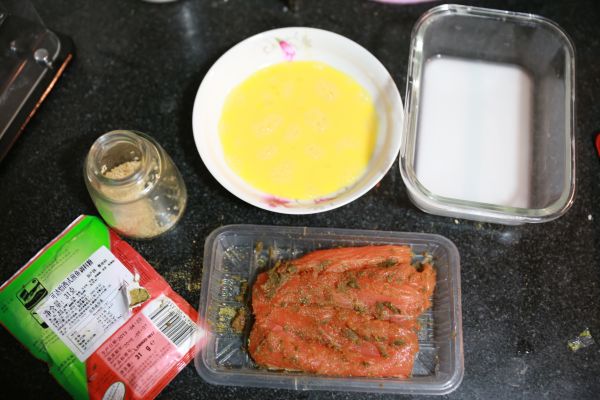 香柠煎三文鱼配美味沙拉