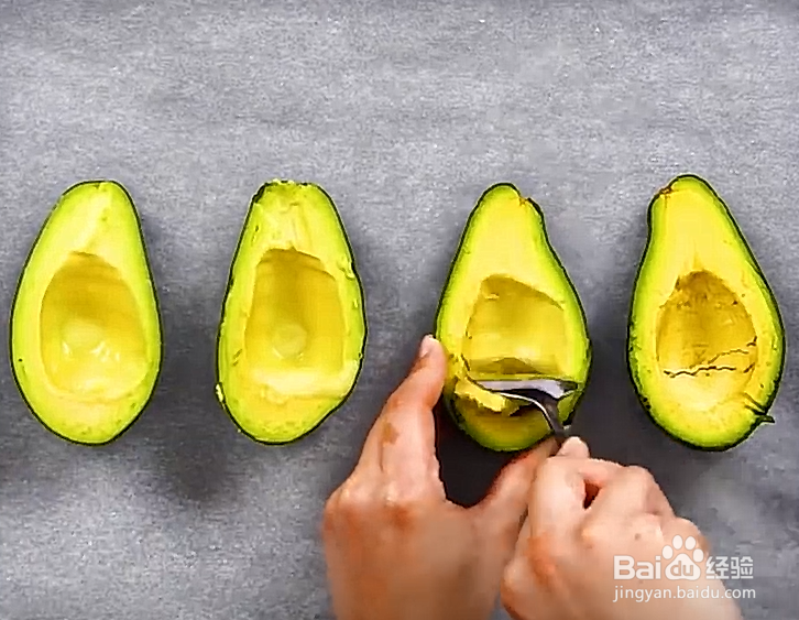 如何自制牛油果蛋黄派呢?