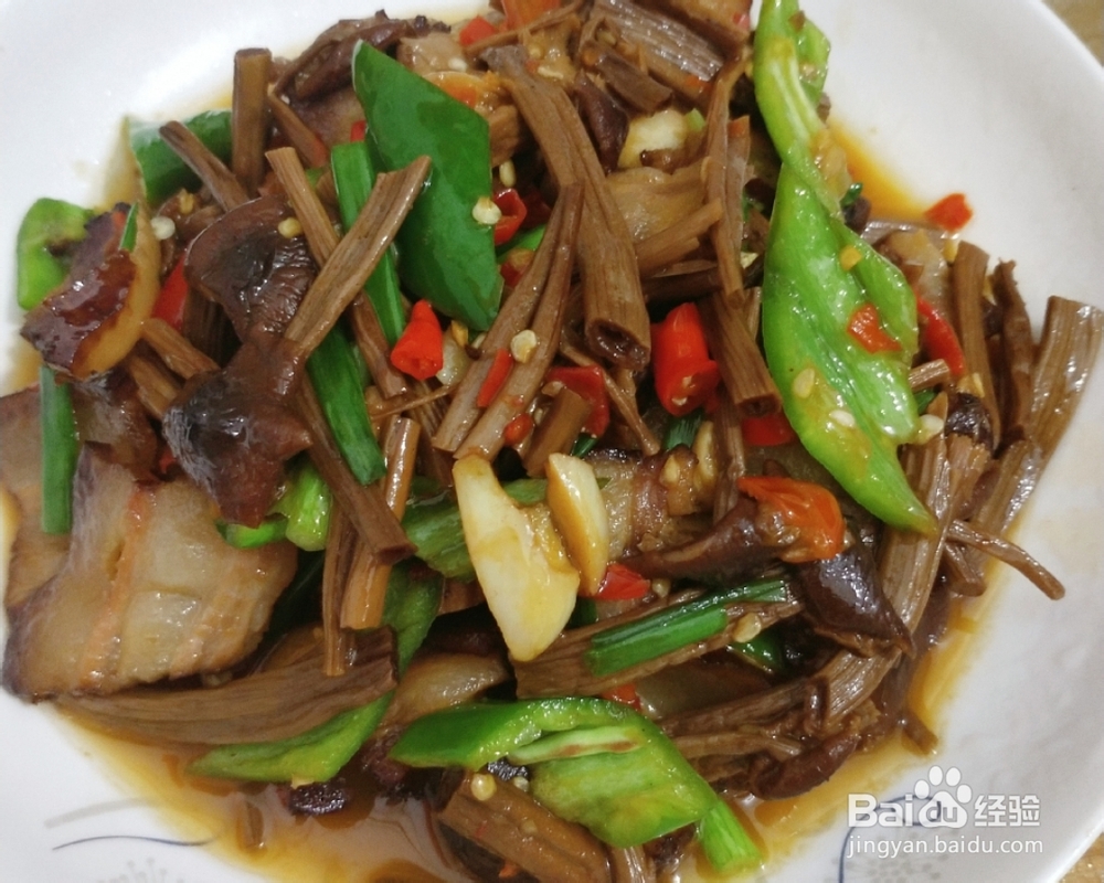 毫无压力做茶树菇炒腊肉