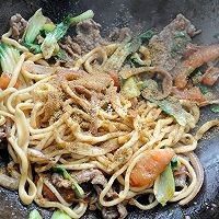 怎样制作好吃的孜然牛肉炒拉条