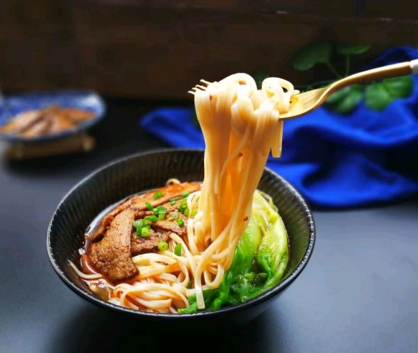 麻辣卤汤牛肉面