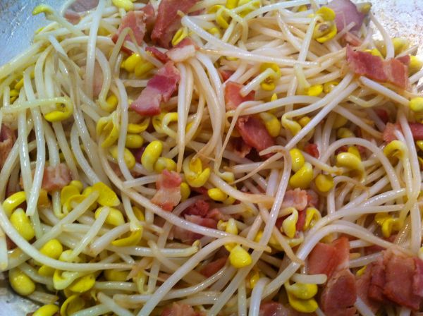 培根炒黄豆芽蒜苗