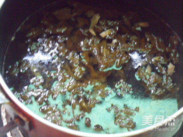 酸菜素米线的做法