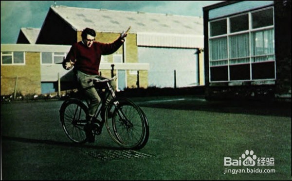 自行车骑起来 为什么不会倒？
