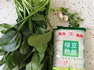 凉拌菠菜粉丝的做法！