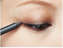 内眼线持久10小时的秘诀