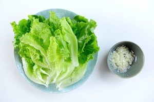 凉拌蒜蓉油淋生菜如何做？详细教程