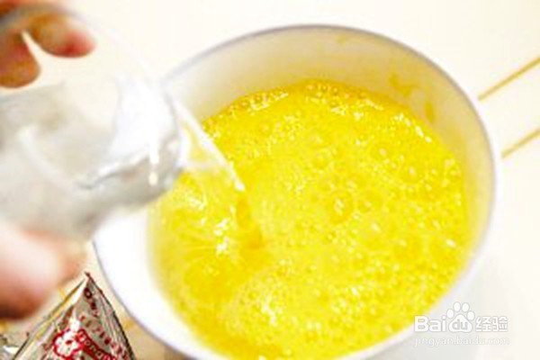 炒菜时怎样加水？